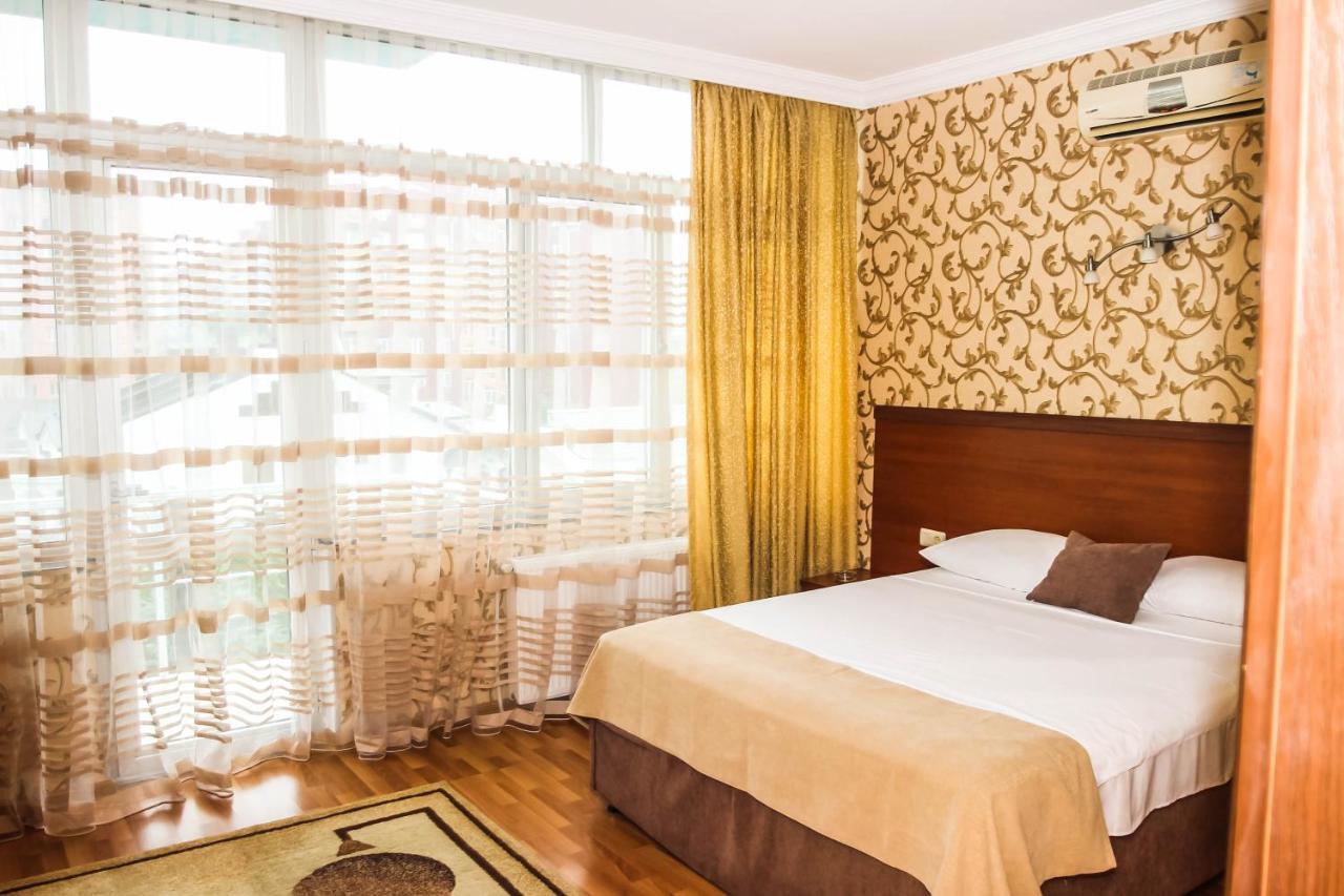 Hotel Istanbul Batumi Bagian luar foto