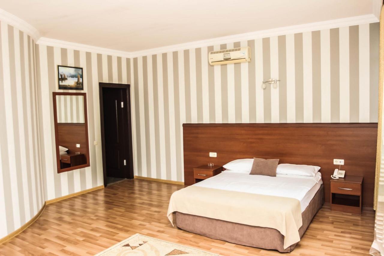 Hotel Istanbul Batumi Bagian luar foto