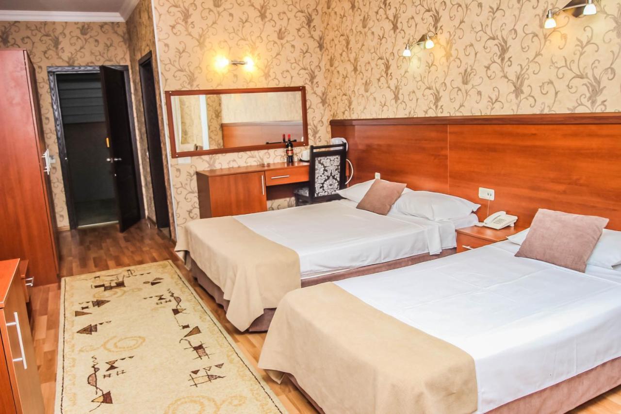 Hotel Istanbul Batumi Bagian luar foto