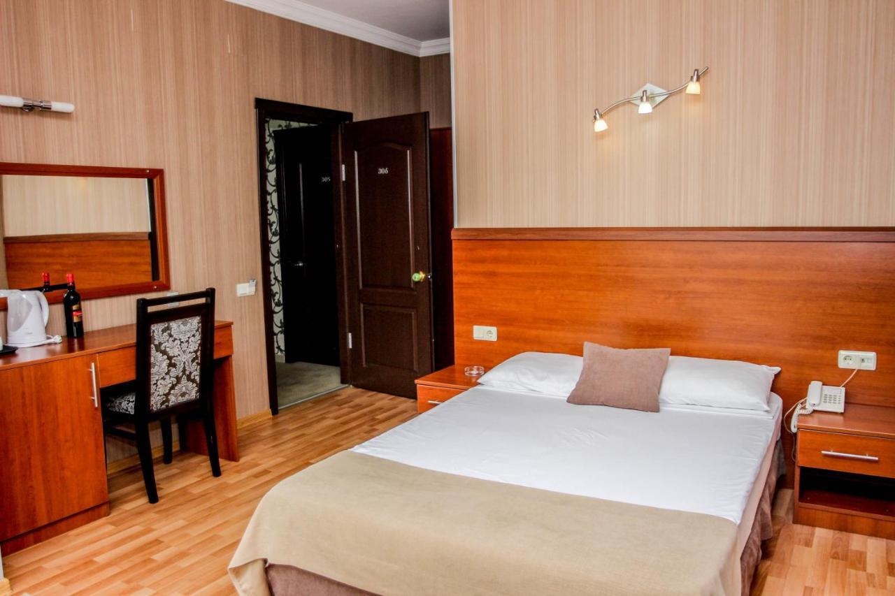 Hotel Istanbul Batumi Bagian luar foto