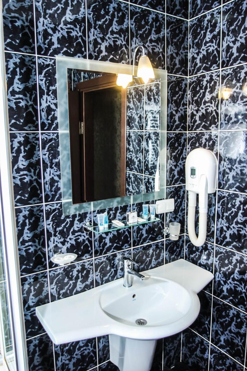 Hotel Istanbul Batumi Bagian luar foto