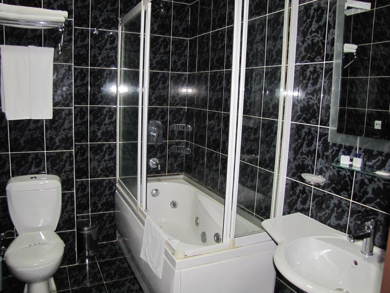 Hotel Istanbul Batumi Bagian luar foto