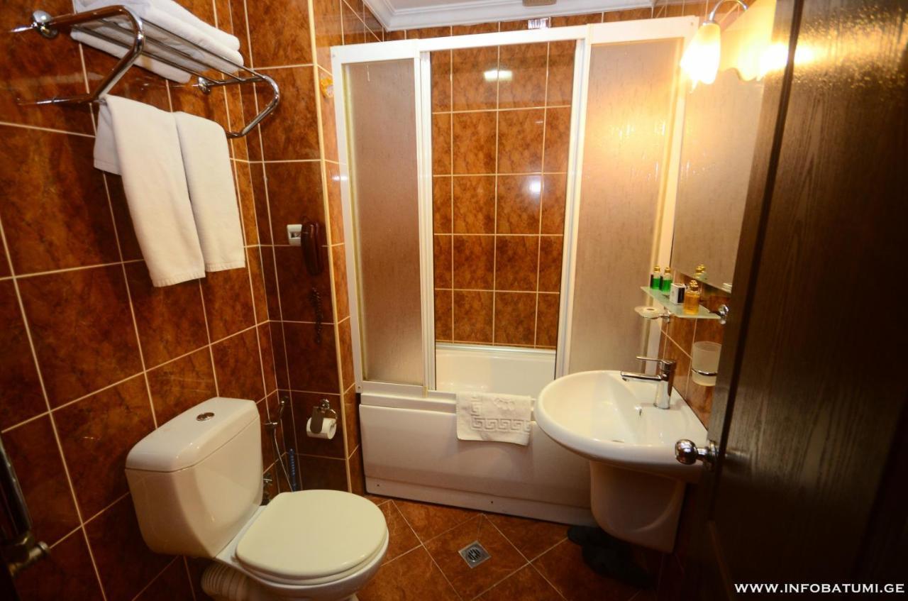 Hotel Istanbul Batumi Bagian luar foto