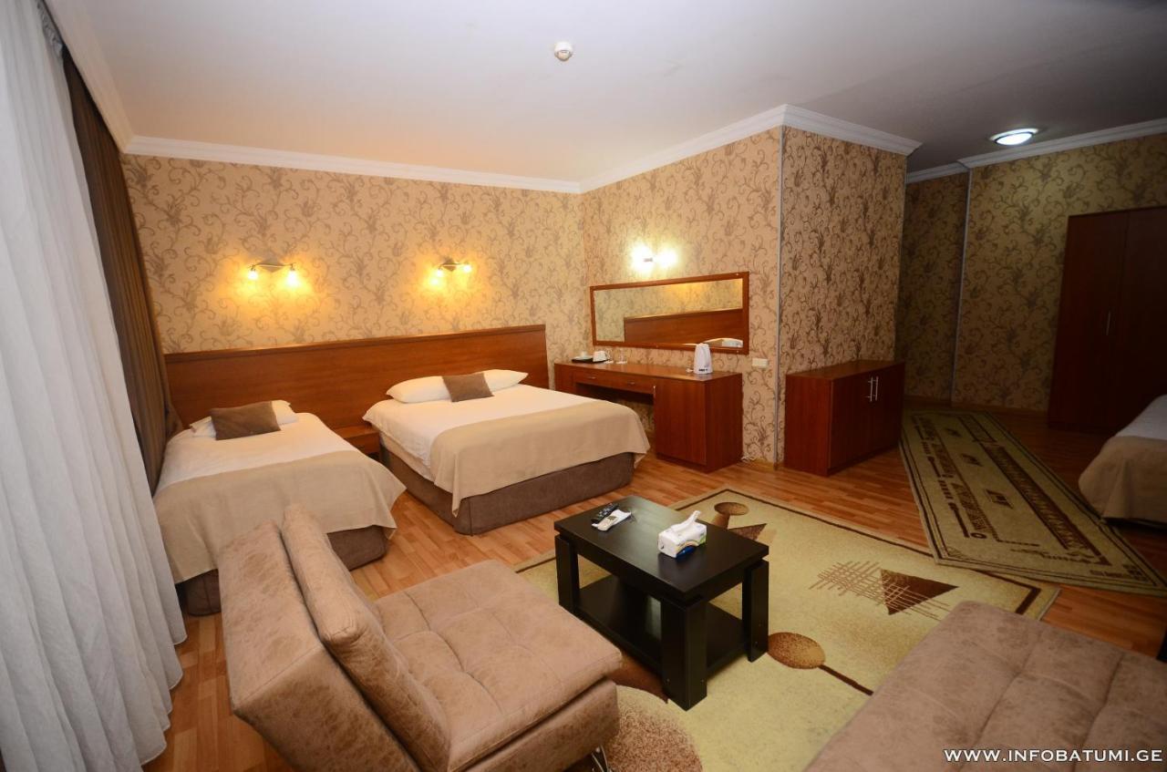Hotel Istanbul Batumi Bagian luar foto