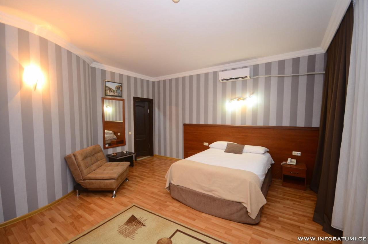 Hotel Istanbul Batumi Bagian luar foto