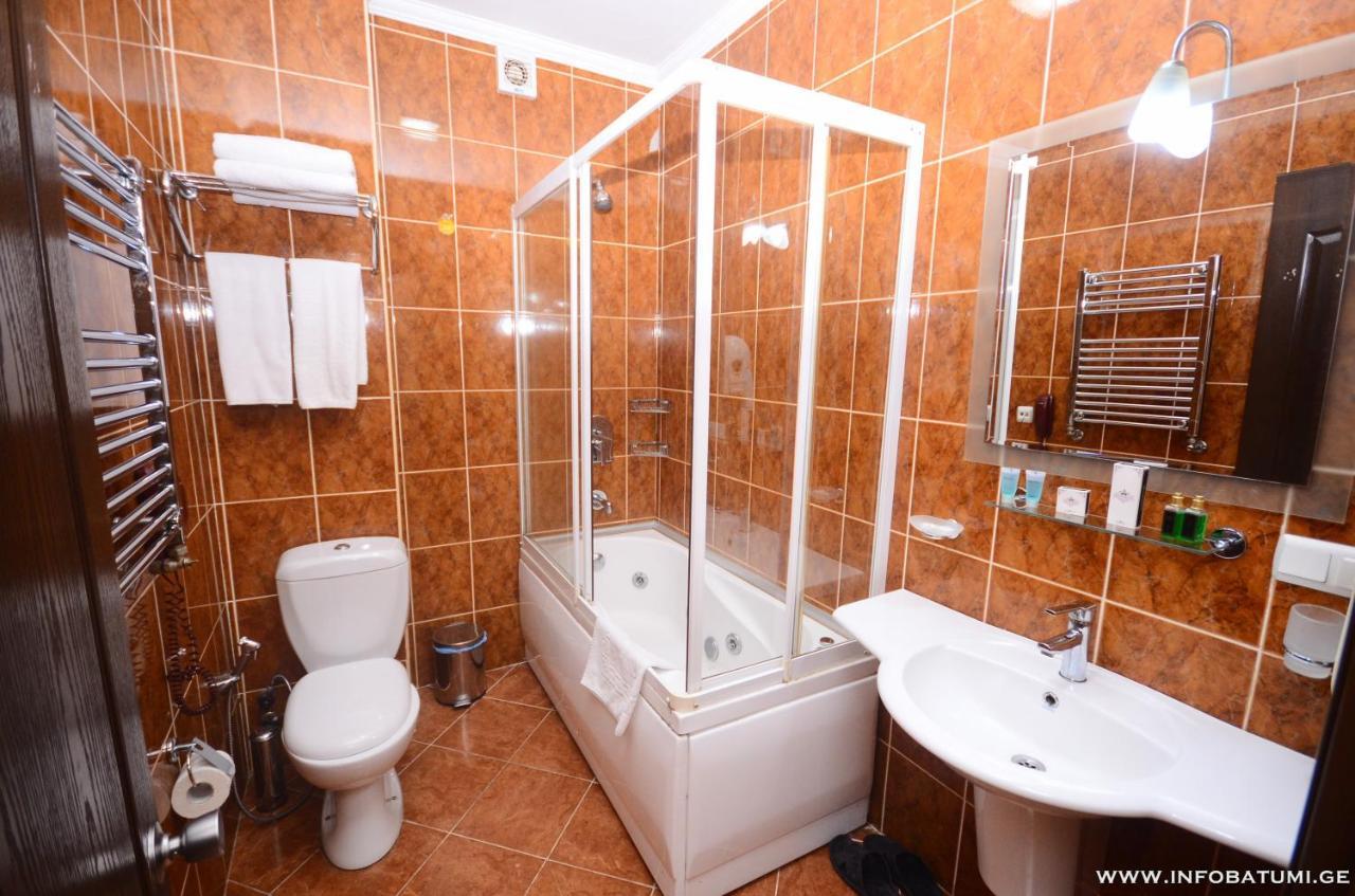 Hotel Istanbul Batumi Bagian luar foto