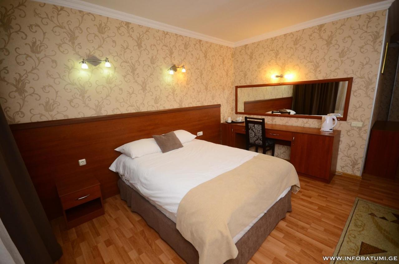 Hotel Istanbul Batumi Bagian luar foto